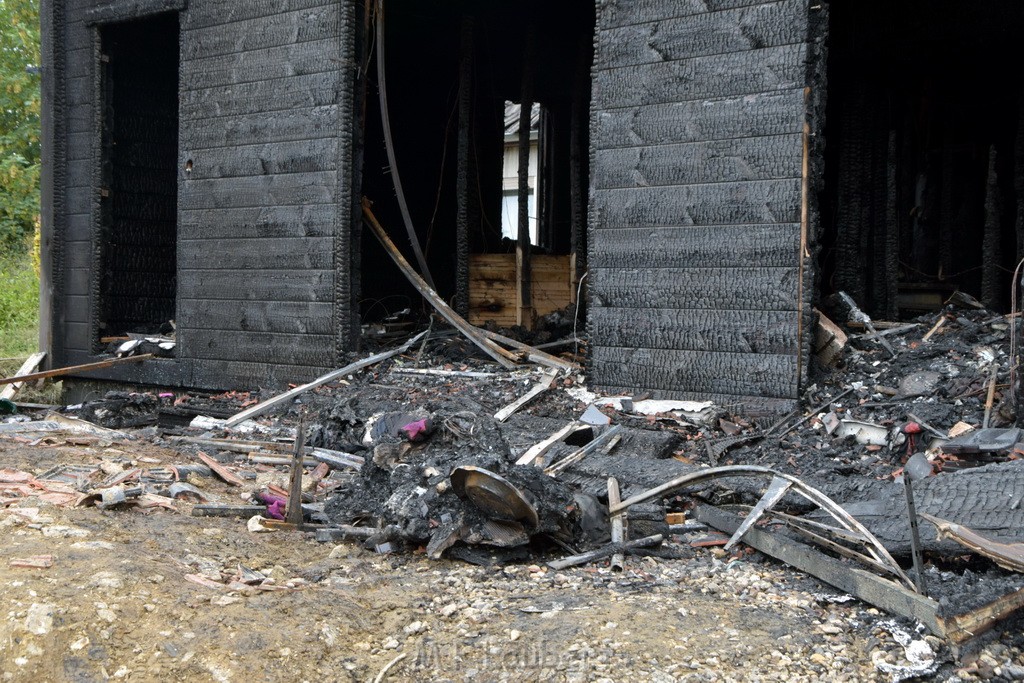 Schwerer Brand in Einfamilien Haus Roesrath Rambruecken P134.JPG - Miklos Laubert